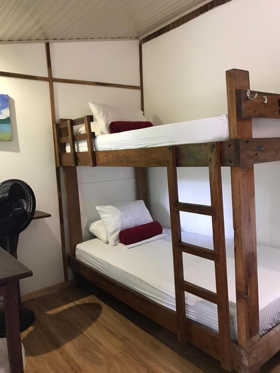 Playa Santa Teresa  Mal Pais Surf Camp酒店 外观 照片