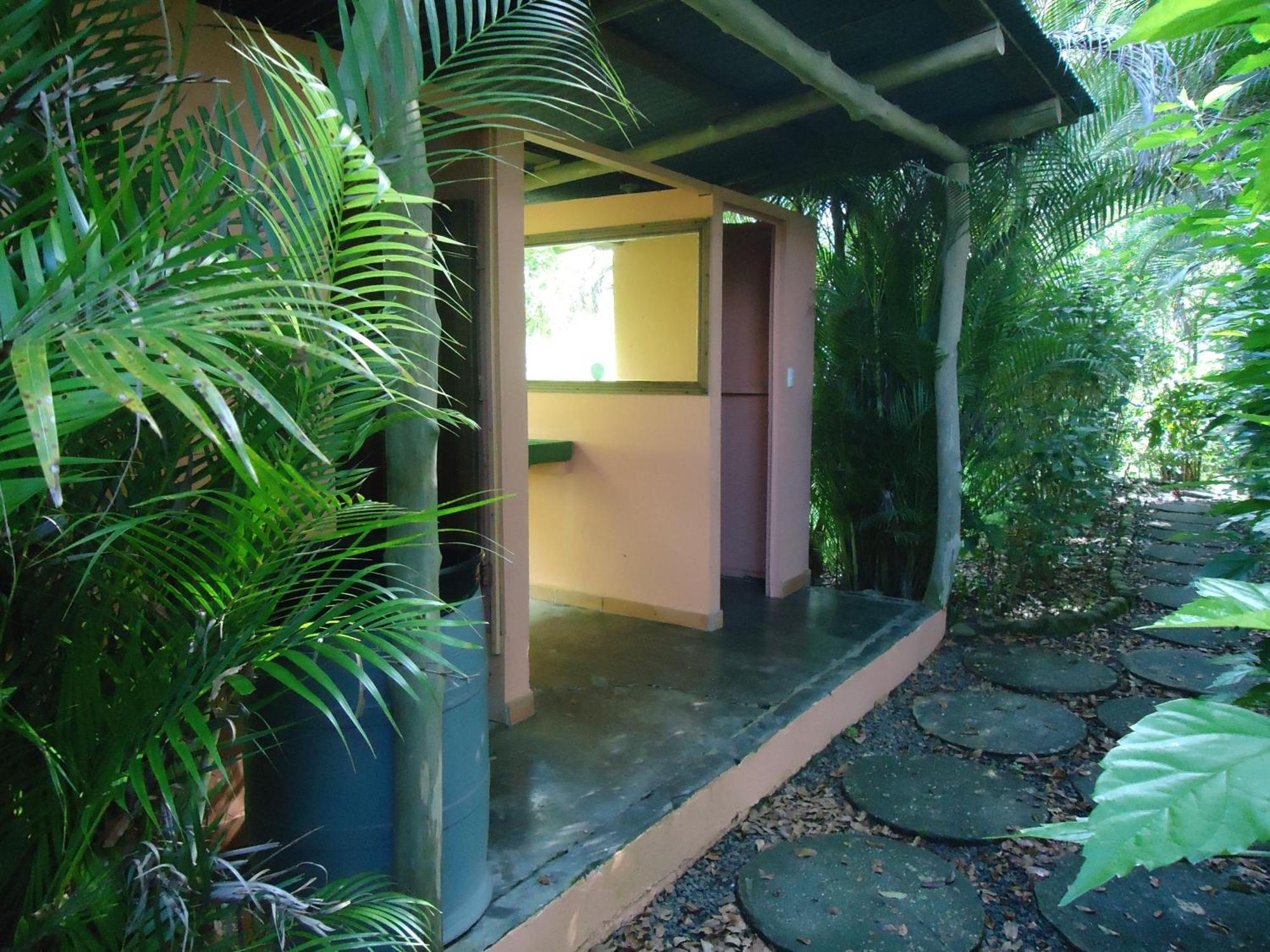Playa Santa Teresa  Mal Pais Surf Camp酒店 外观 照片