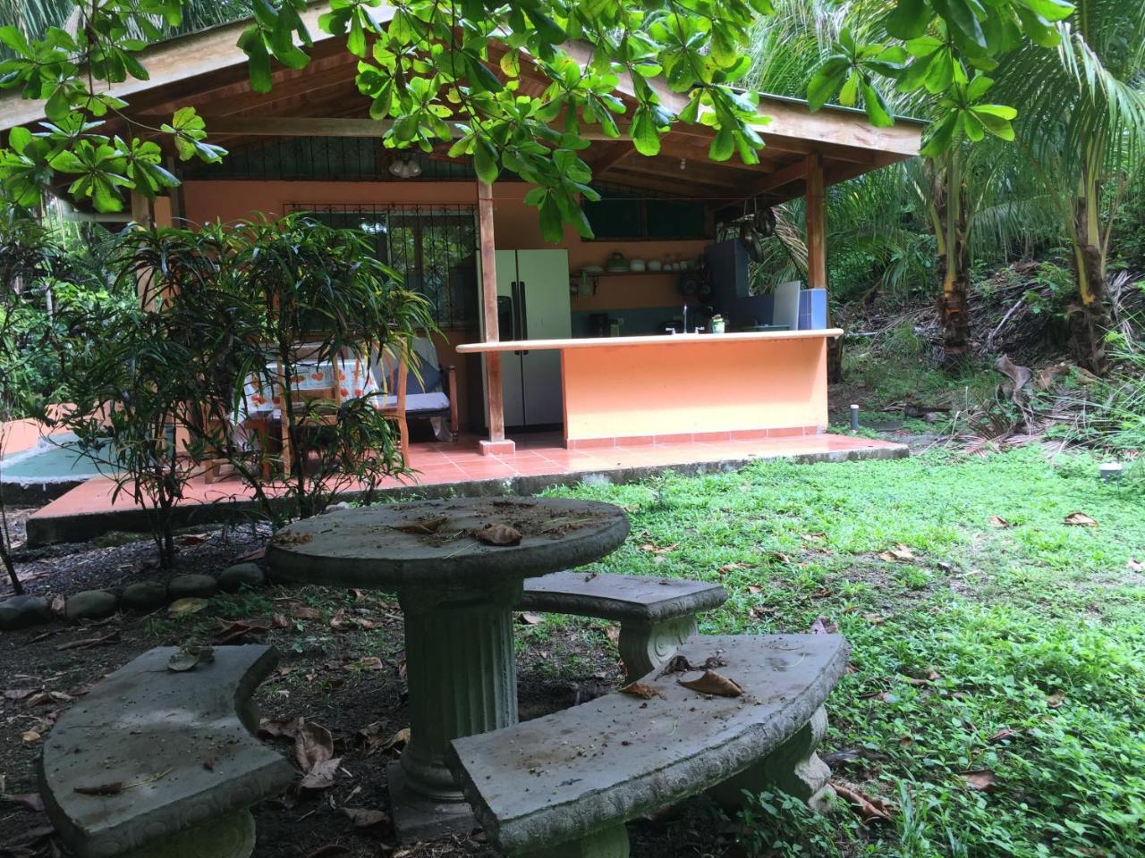 Playa Santa Teresa  Mal Pais Surf Camp酒店 外观 照片
