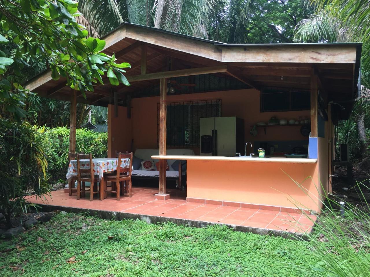 Playa Santa Teresa  Mal Pais Surf Camp酒店 外观 照片
